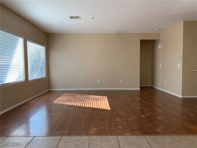 Photo - 7404 Petrel St