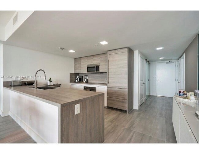 Building Photo - 400 Sunny Isles Blvd Unit 1616