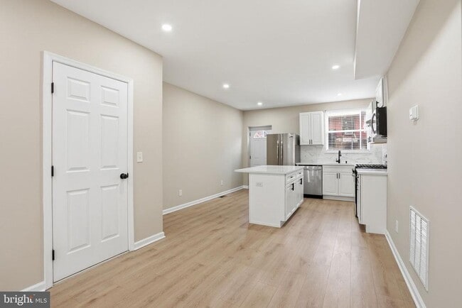 Photo - 2710 Mura St