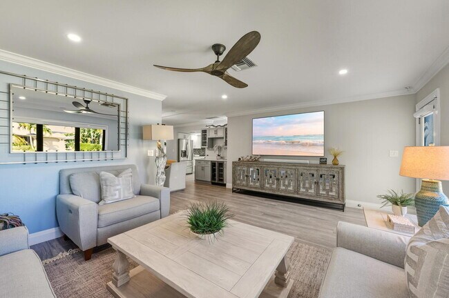 Naples Park PET FRIENDLY POOL HOME - 3BDRM. 2 BATHS