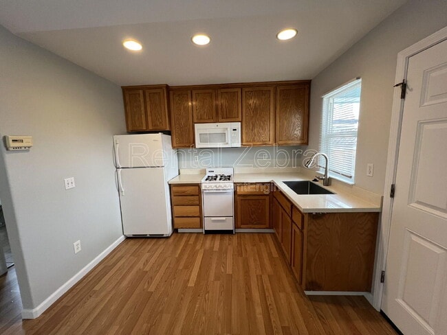 Photo - 2062 Red Oak Cir