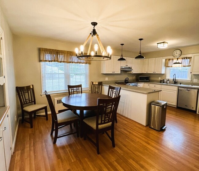 Photo - Charming Single-Family Home Great Neighborhood