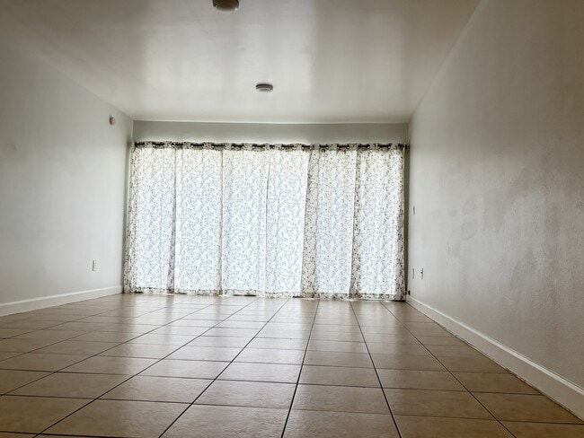 living room - 15389 S Dixie Hwy