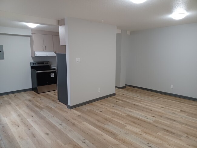 Photo - 199 Lakeshore Rd E