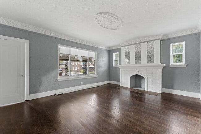 Building Photo - 17614 Roselawn St Unit Roselawn