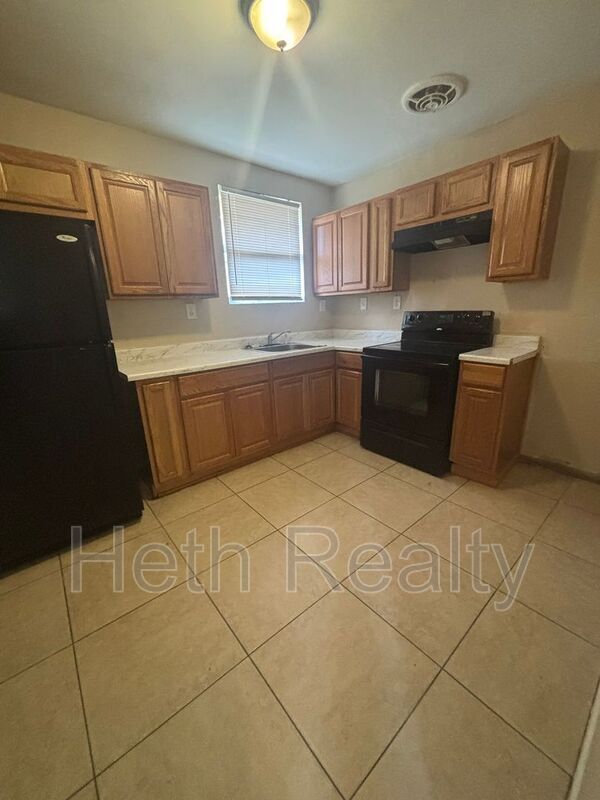 Photo - 2128 Lambert St