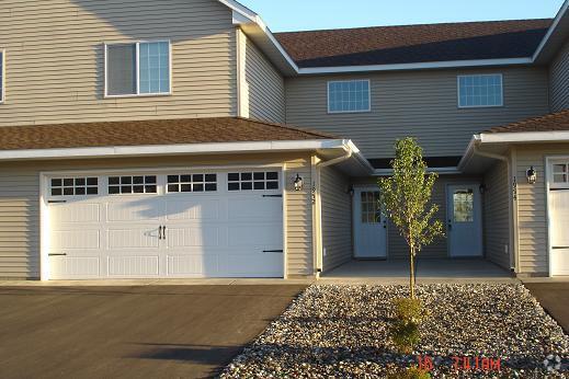 Building Photo - 3 Bedroom 1.5 Bath Townhome in Sauk Rapids!