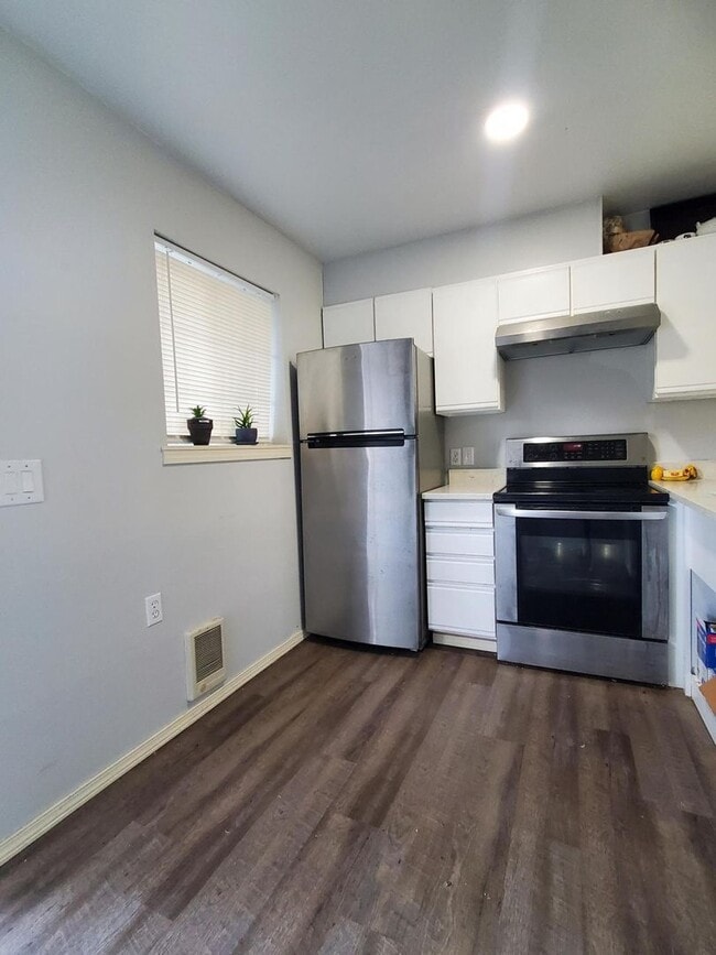 Photo - Cozy, 2 Bedroom Apartment for Rent in the Birchwood Neighborhood!