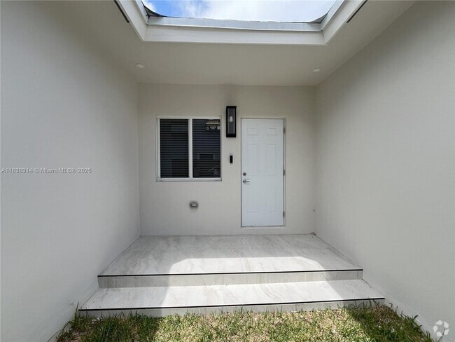Building Photo - 12331 SW 220th St Rental