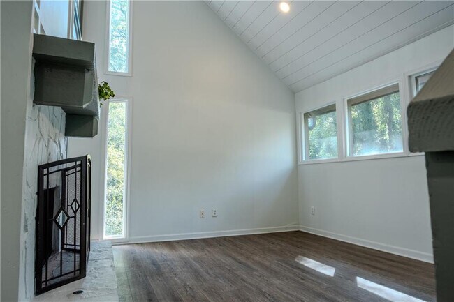 Photo - 8025 Cedar Cove