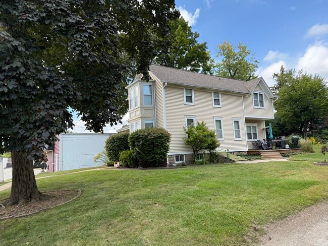 Building Photo - 110 Appley Ave