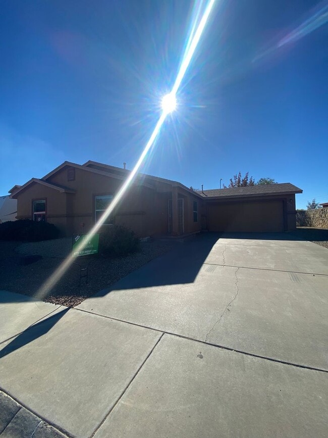 4 Bedroom, 2 Bathroom House Available Now! - 4 Bedroom, 2 Bathroom House Available Now!