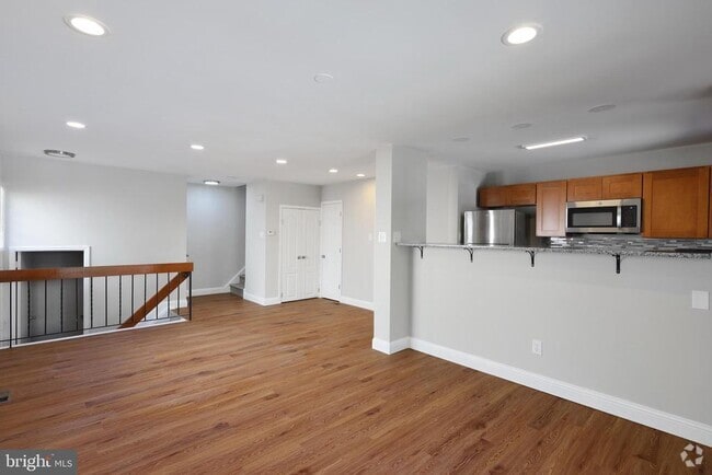 Building Photo - 9331 Neil Rd Rental
