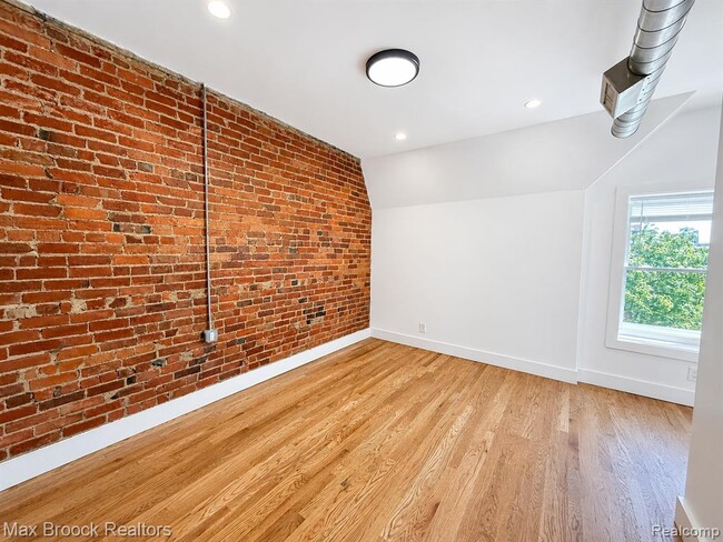 Photo - 3143 Trumbull Unit 301