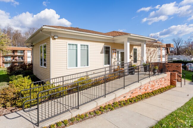 Randolph Square - Randolph Square Apartments