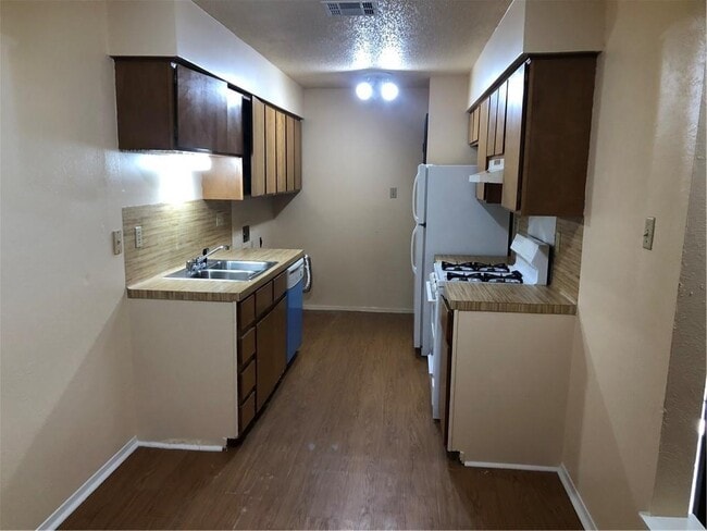 Photo - 1418 W Braker Ln