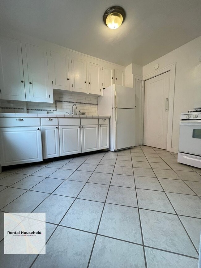 3656 Bedford St Unit 2 (Upper)