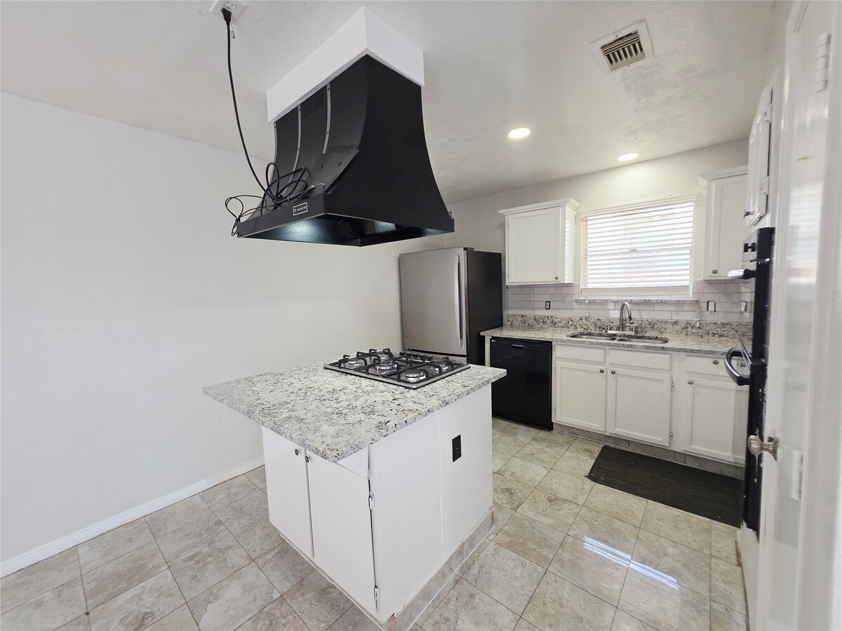 Photo - 15330 Oak Terrace Dr
