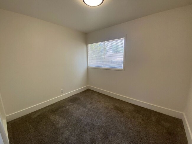 Photo - 757 NE Alameda Ave