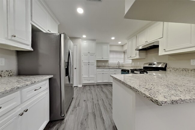 Photo - 5402 Woodville Ln