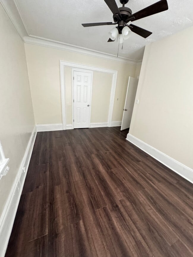 Photo - 119-10 Farmers Blvd