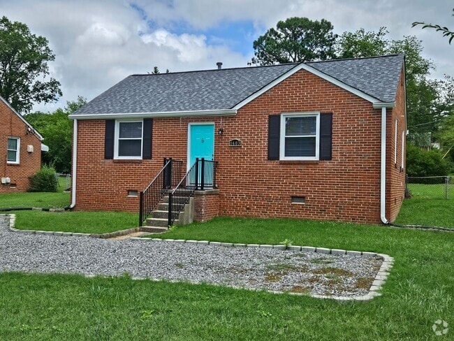 Building Photo - Newly Renovated 3BR/1BA Home - West End - ...