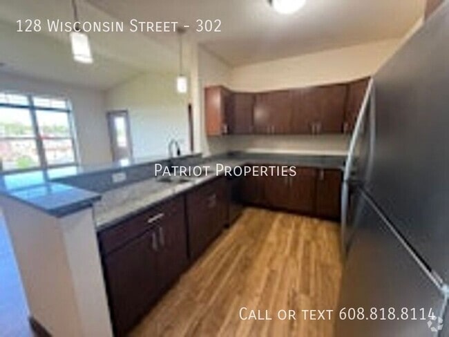 Building Photo - 128 Wisconsin St Unit 302 Rental