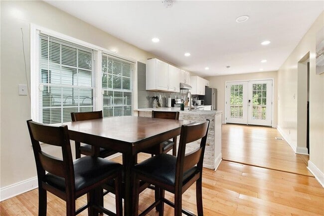 Photo - 361 Adelle St SE