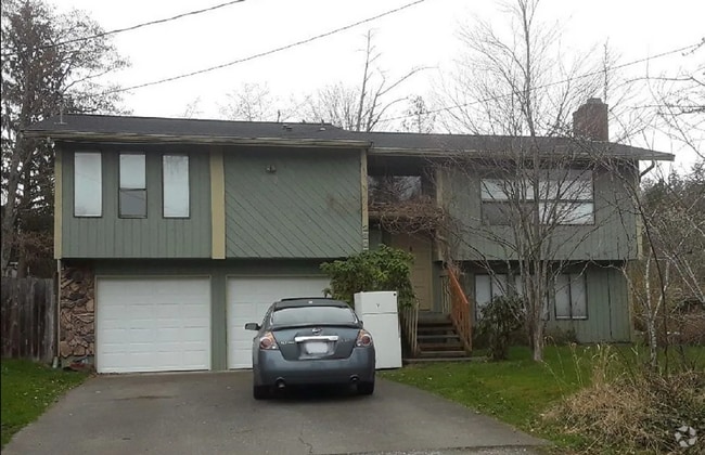 Building Photo - 5-Bedroom Home for Rent in Barkley Neighbo...