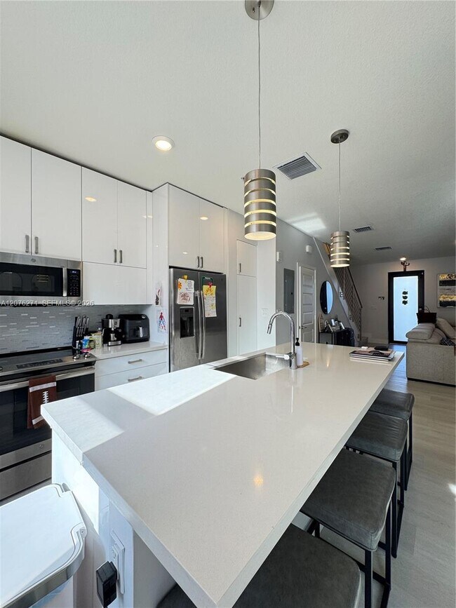 10413 NW 82nd St