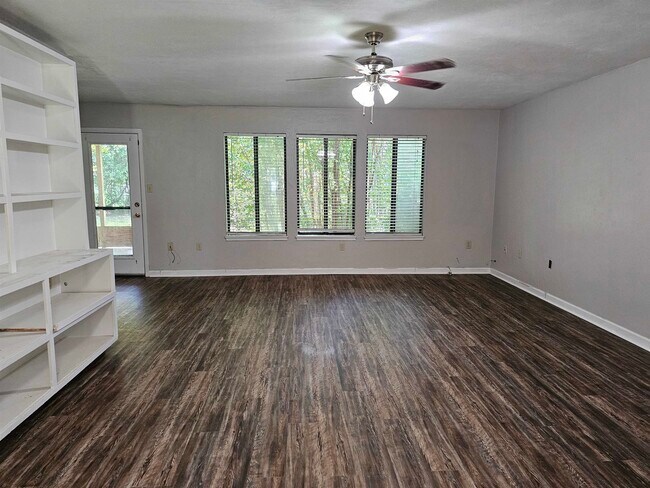 Photo - 6712 Tim Tam Trail