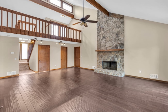 Photo - 1616 Maple Ridge Dr