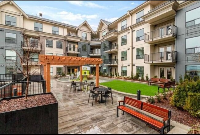 2493 Montrose Av Unit 410