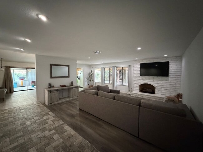 Photo - 3668 28th St E