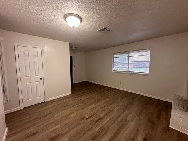 Photo - 6623 NW Denver Ave Unit A