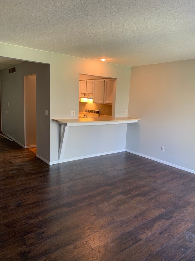 Building Photo - 315 Foxfire Dr Unit 315 Foxfire Dr Rental