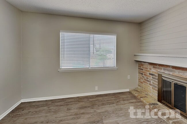 Photo - 5815 Brambletree St