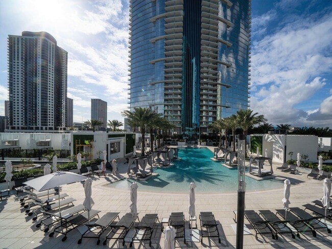 Photo - 851 NE 1st Ave