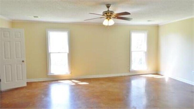 Photo - 2868 Hampton Court Rd N