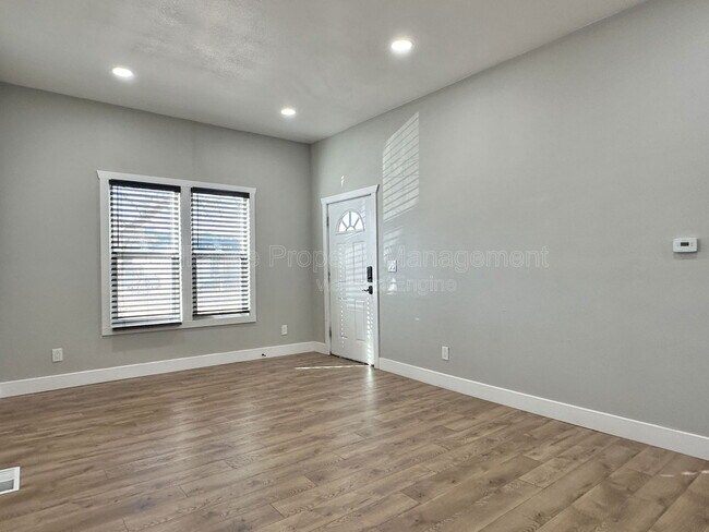 Photo - 823 Sahwatch St