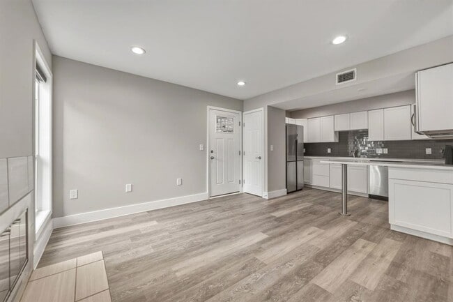 Building Photo - 935 La Posada Dr Unit 144