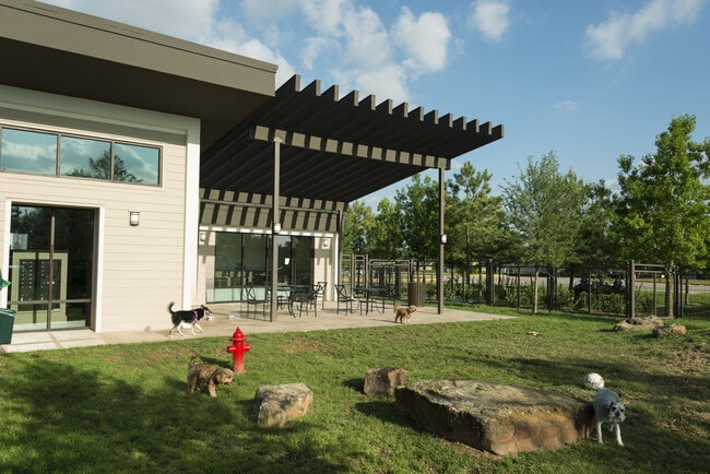 Photo - Viridian Design District