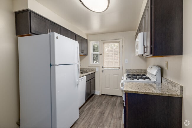 3BR, 1BA - 1,768SF - Kitchen