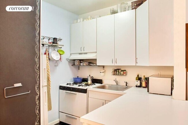 Photo - 52 Spring St