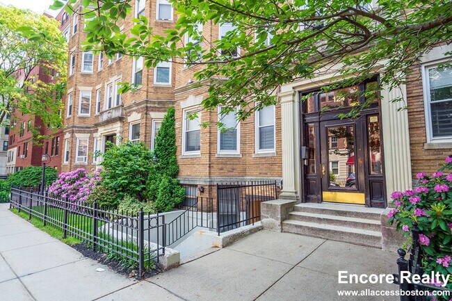 Photo - 124 Peterborough St Unit 11