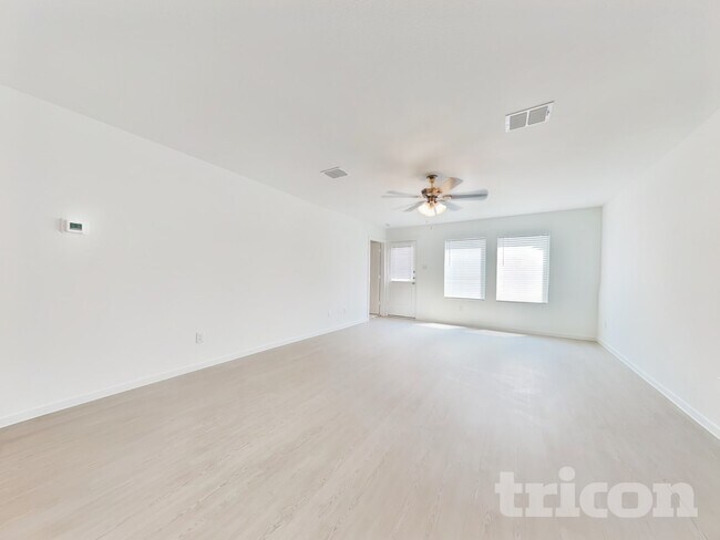 Photo - 827 Ponderosa Ln