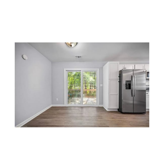 Photo - 558 Manning Rd SW