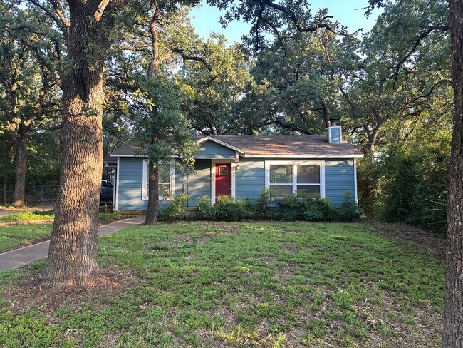 Photo - 1213 Lindsey Street