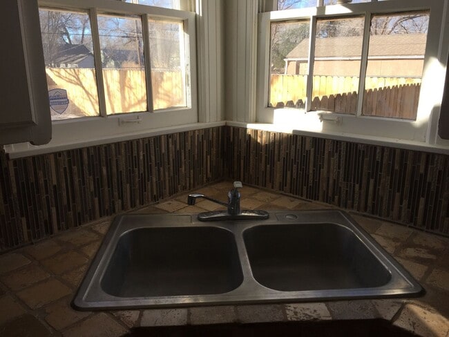 Building Photo - Pre Leasing for Fall 2026!