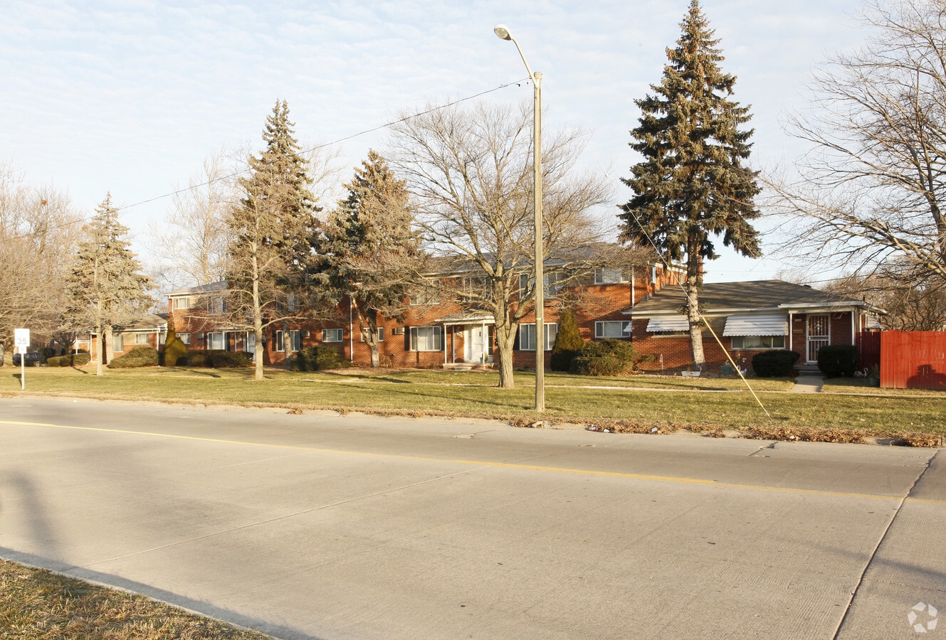 Photo - 24106-24276 Ann Arbor Trl